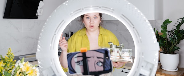 Logo de digital influencer: o que é e por que fazer?