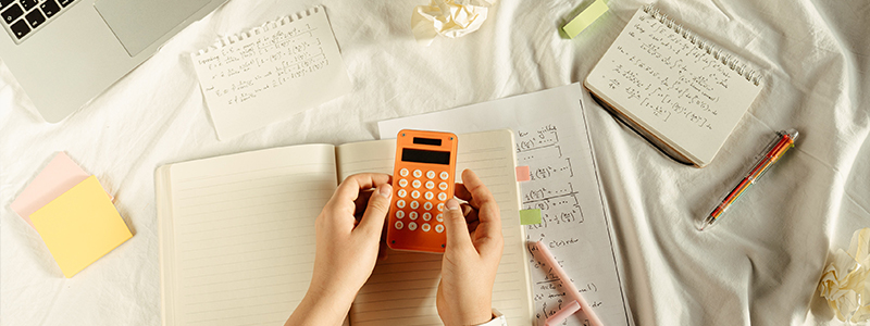 Como cobrar por aulas online? 4 caminhos para precificar o seu trabalho