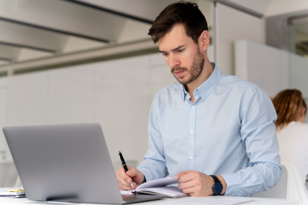 Trilhas de onboarding corporativo: como estruturar e medir resultado