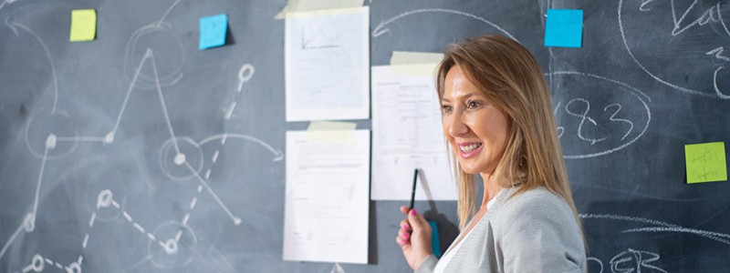 Plano de curso: o que é, diferença para o plano de aula e como montar em 8 passos