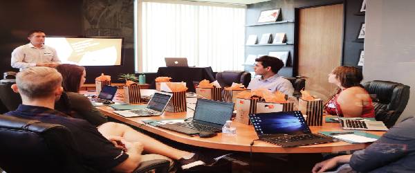 10 passos para criar um treinamento interno efetivo para empresas