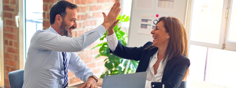 Como motivar equipe de vendas: 4 etapas práticas e eficientes para engajar o comercial