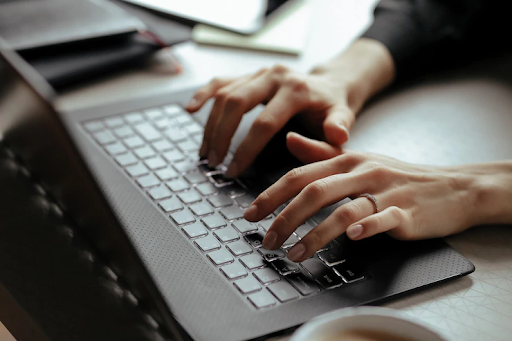 Vantagens e desvantagens do e-learning: descubra as principais!